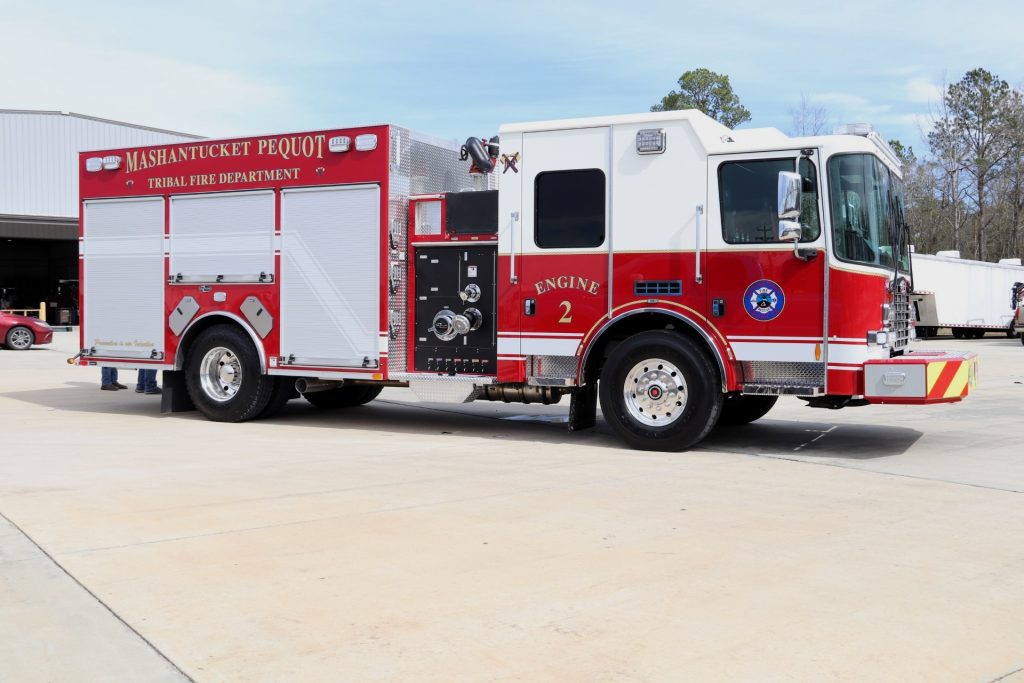 Custom Pumper 450HP Cummins engine Extruded aluminum body Waterous CMU 2 stage pump 2000GPM 750 water tank