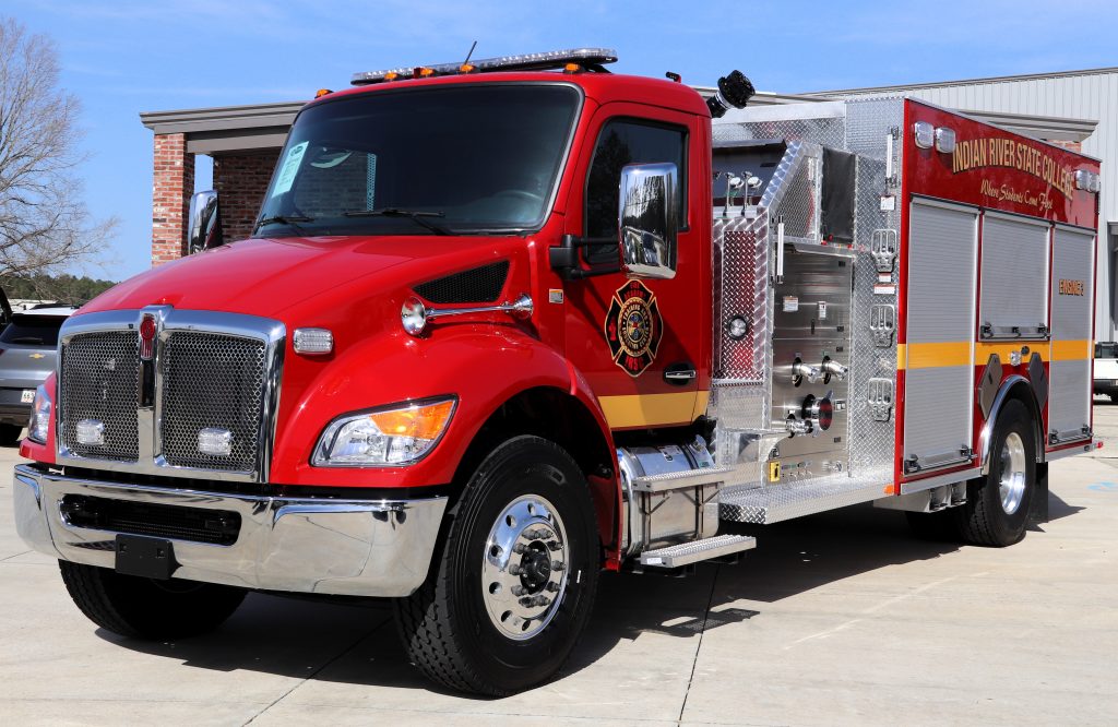 US Fire Apparatus Commercial Pumper FT-1033 photo 3