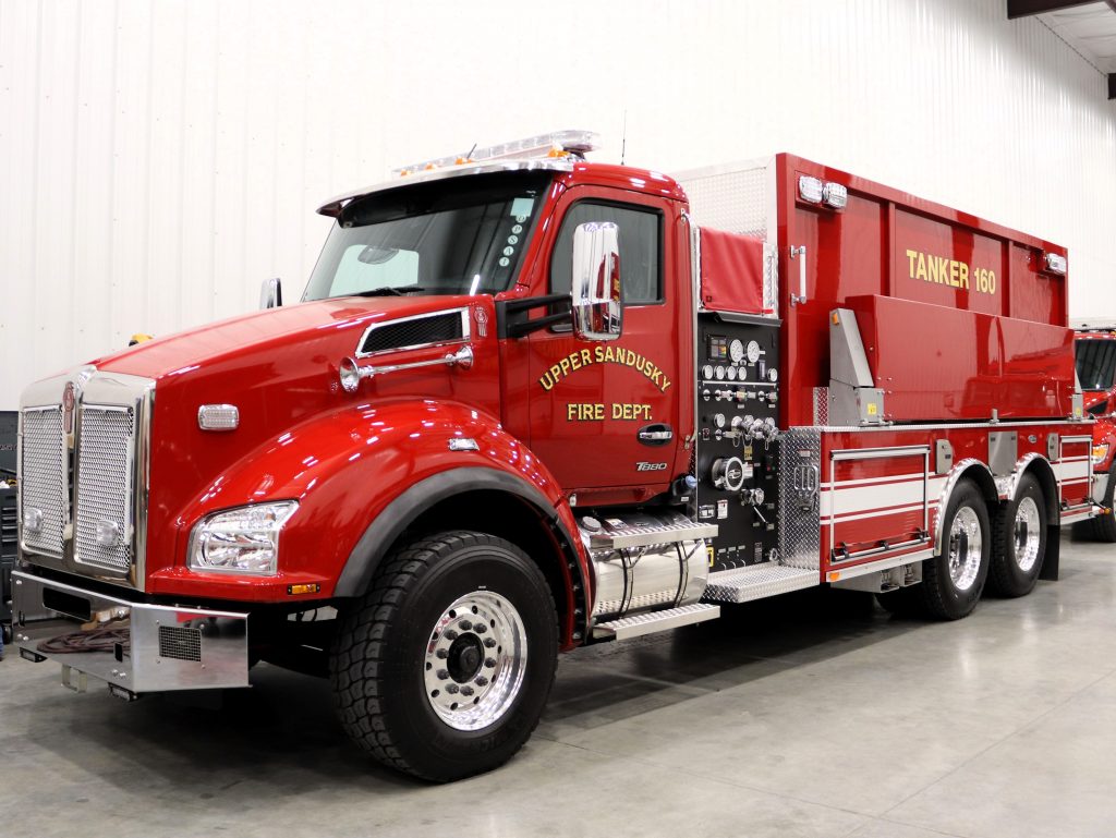 Commercial tanker Upper Sandusky FT-1092